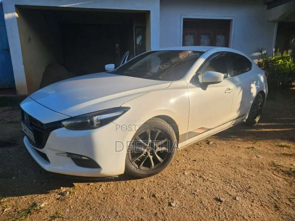 Mazda Axela 2017 Car (Used)