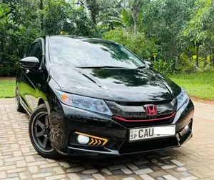 Honda Grace 2017 Car (Used)