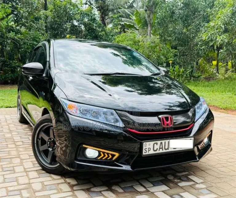 Honda Grace 2017 Car (Used)