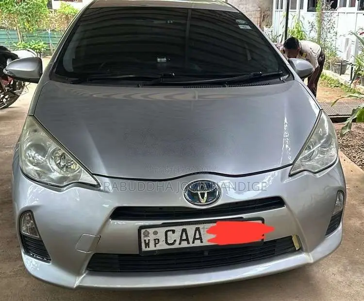 Toyota Aqua 2014 Car (Used)