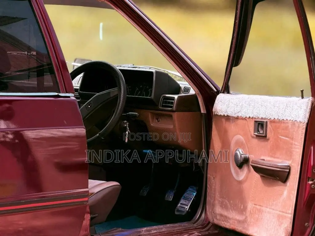 Mitsubishi Lancer Box 1980 Car (Used)