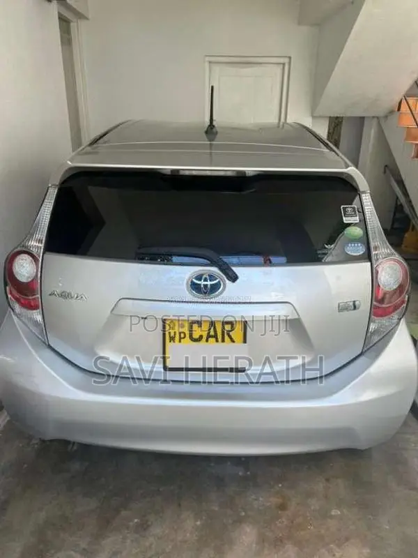 Toyota Aqua 2013 Car (Used)