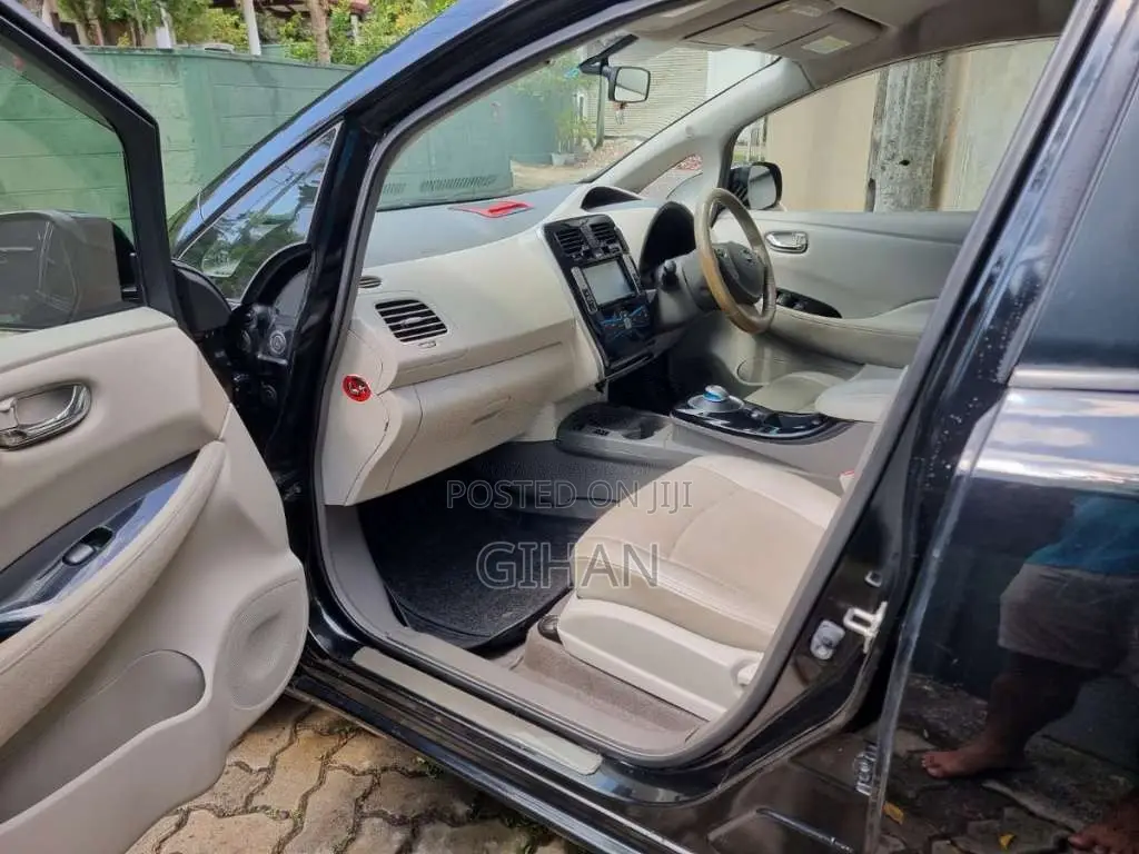 Nissan Leaf 2013 Car (Used)