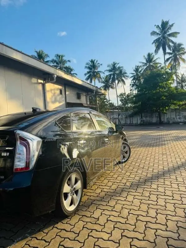 Toyota Prius 2013 Car (Used)
