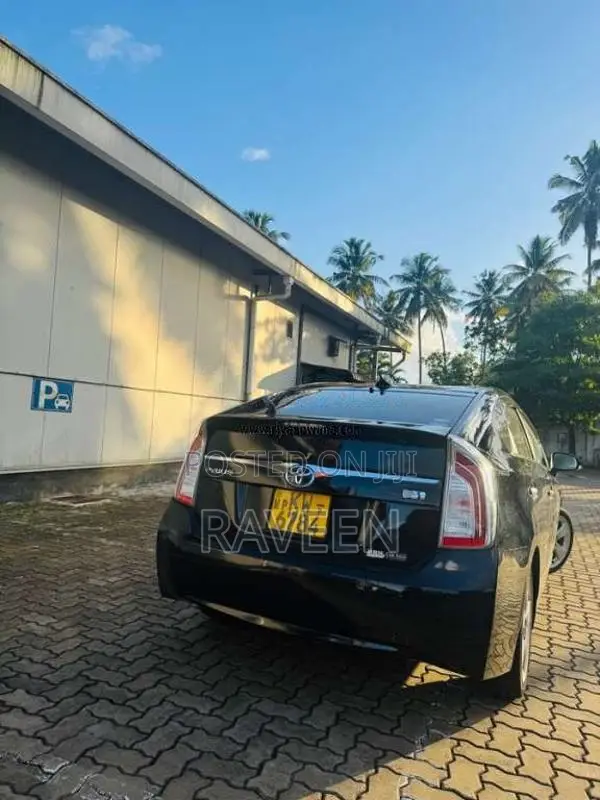 Toyota Prius 2013 Car (Used)