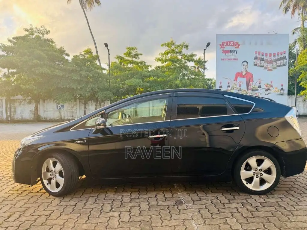 Toyota Prius 2013 Car (Used)