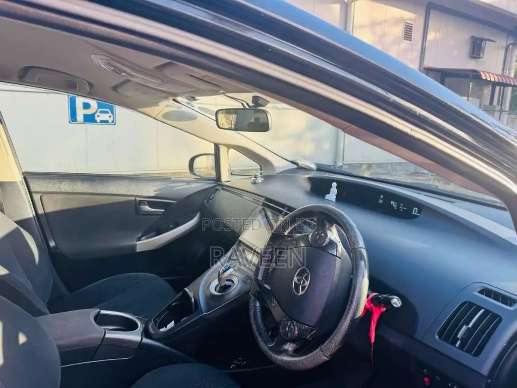 Toyota Prius 2013 Car (Used)