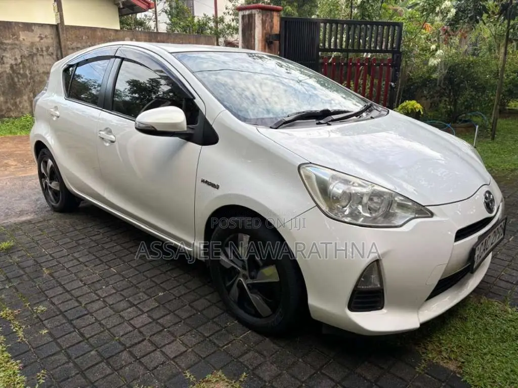 Toyota Aqua 2012 Car (Used)