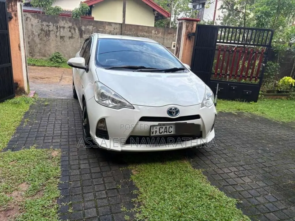 Toyota Aqua 2012 Car (Used)