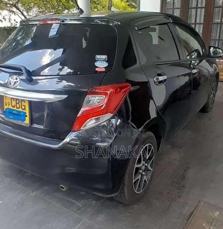 Toyota Vitz 2016 Car (Used)