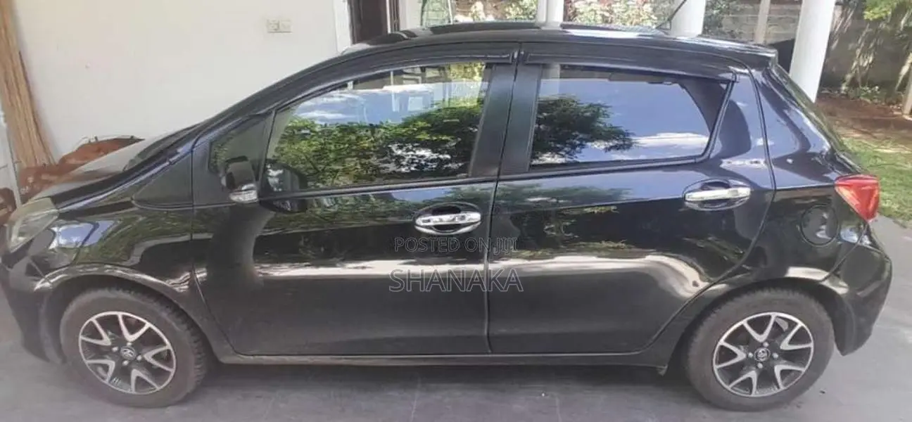 Toyota Vitz 2016 Car (Used)