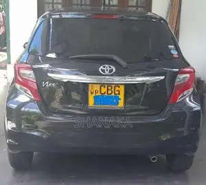 Toyota Vitz 2016 Car (Used)