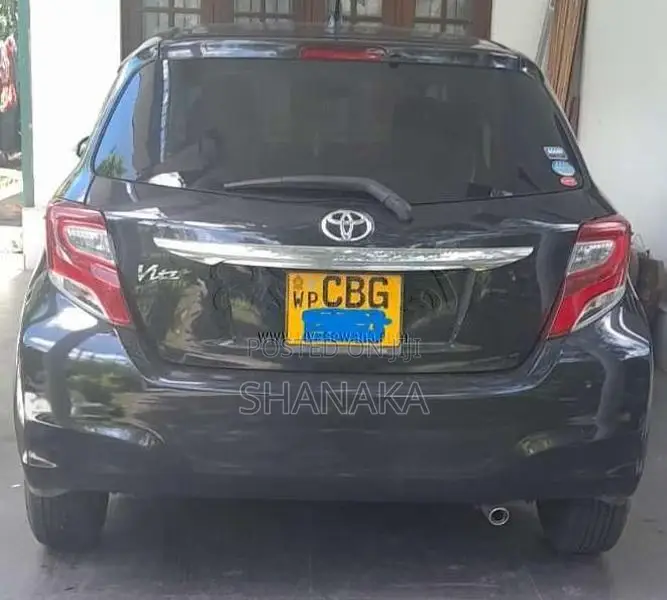 Toyota Vitz 2016 Car (Used)