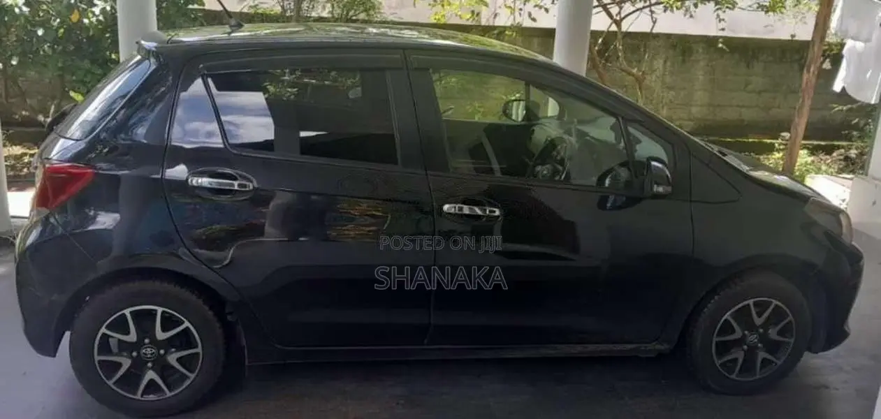 Toyota Vitz 2016 Car (Used)
