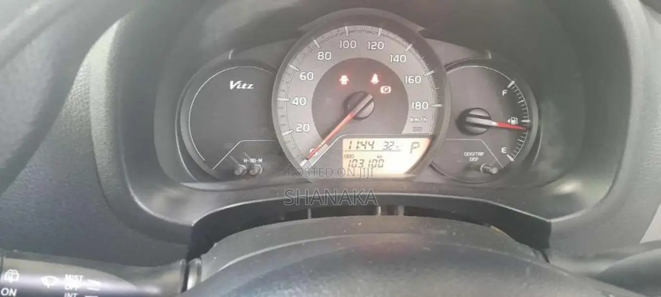 Toyota Vitz 2016 Car (Used)