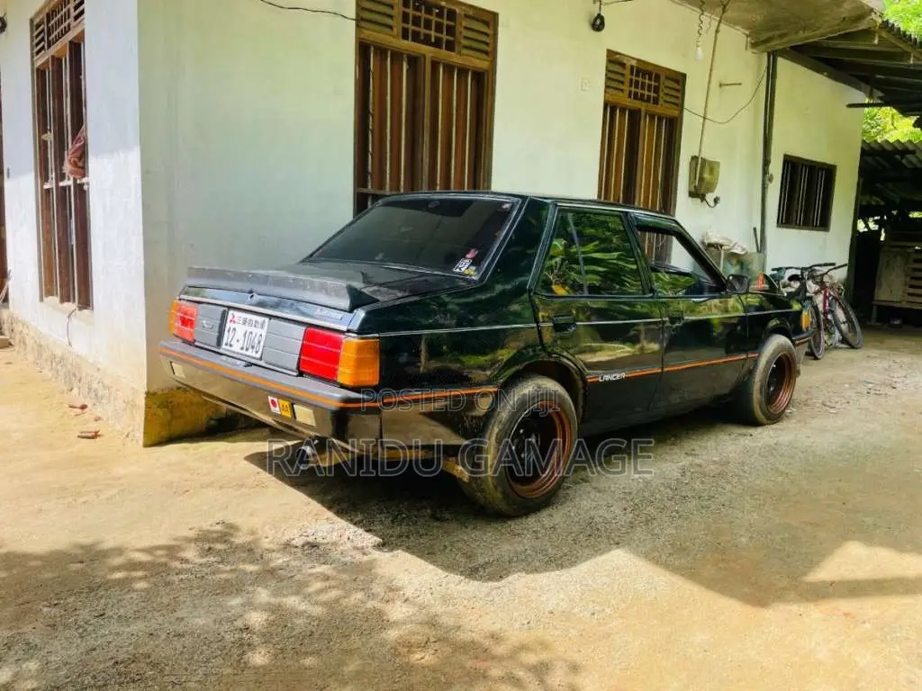Mitsubishi Lancer Box 1900 Car (Used)