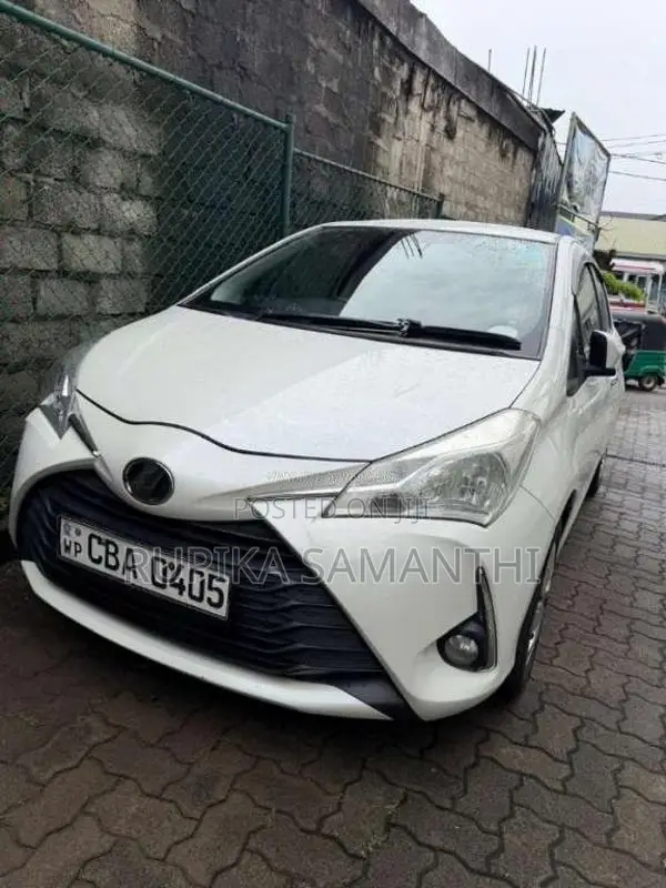 Toyota Vitz 2018 Car (Used)