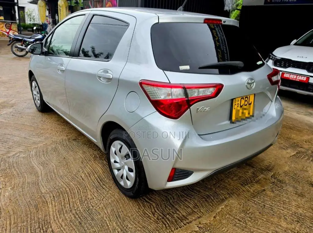 Toyota Vitz 2018 Car (Used)