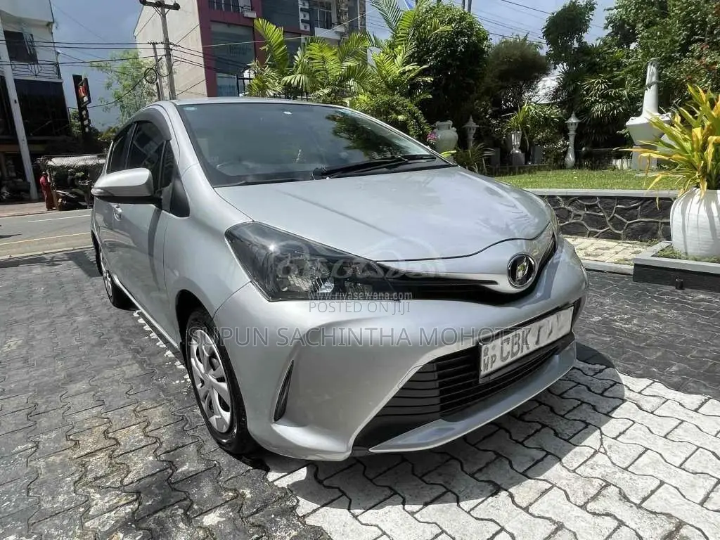 Toyota Vitz 2017 Car (Used)