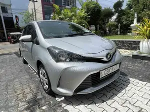 Toyota Vitz 2017 Car (Used)