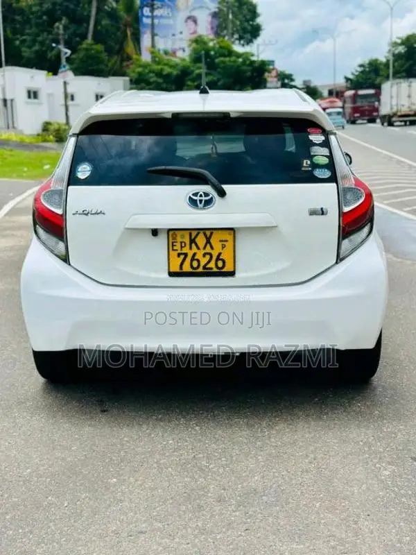 Toyota Aqua 2013 Car (Used)