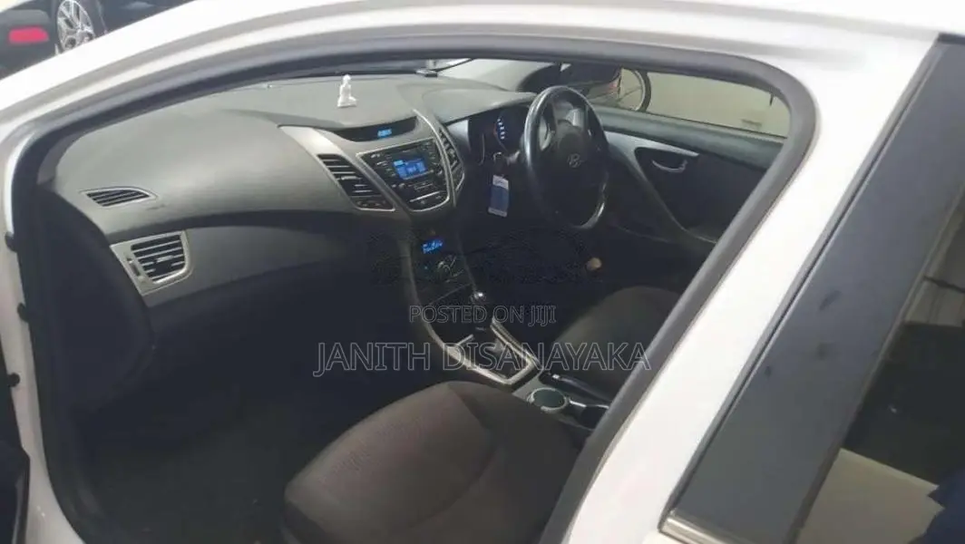 Hyundai Elantra 2015 Car (Used)