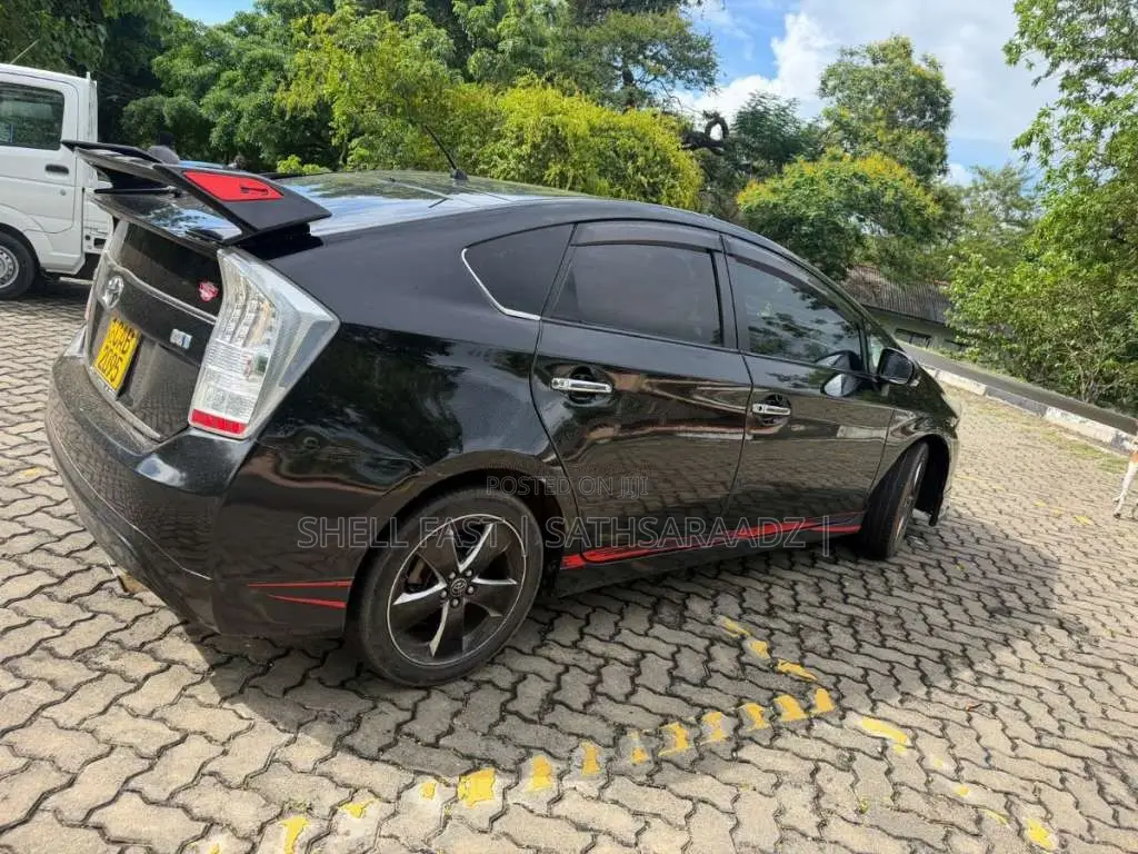 Toyota Prius 2011 Car (Used)