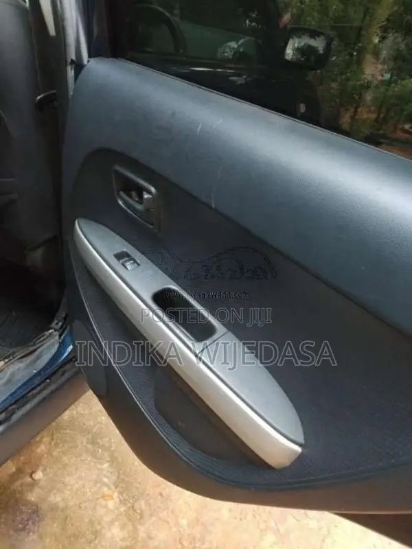 Toyota IST 2002 Car (Used)