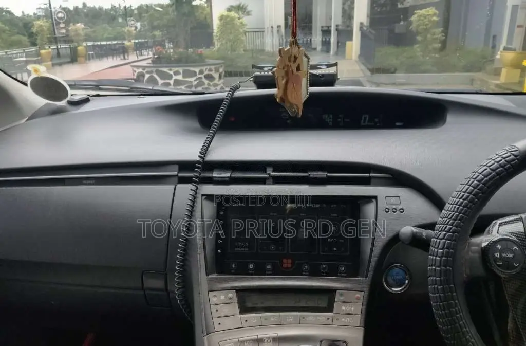 Toyota Prius 2013 Car (Used)