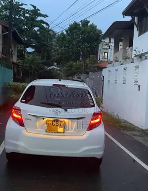 Toyota Vitz 2016 Car (Used)
