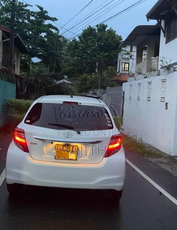 Toyota Vitz 2016 Car (Used)