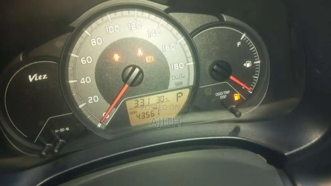 Toyota Vitz 2016 Car (Used)