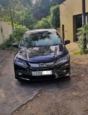 Honda Grace 2017 Car (Used)
