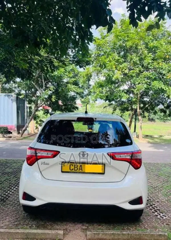 Toyota Vitz 2018 Car (Used)