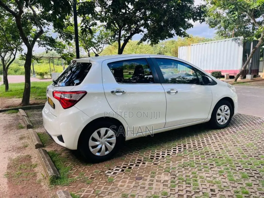 Toyota Vitz 2018 Car (Used)