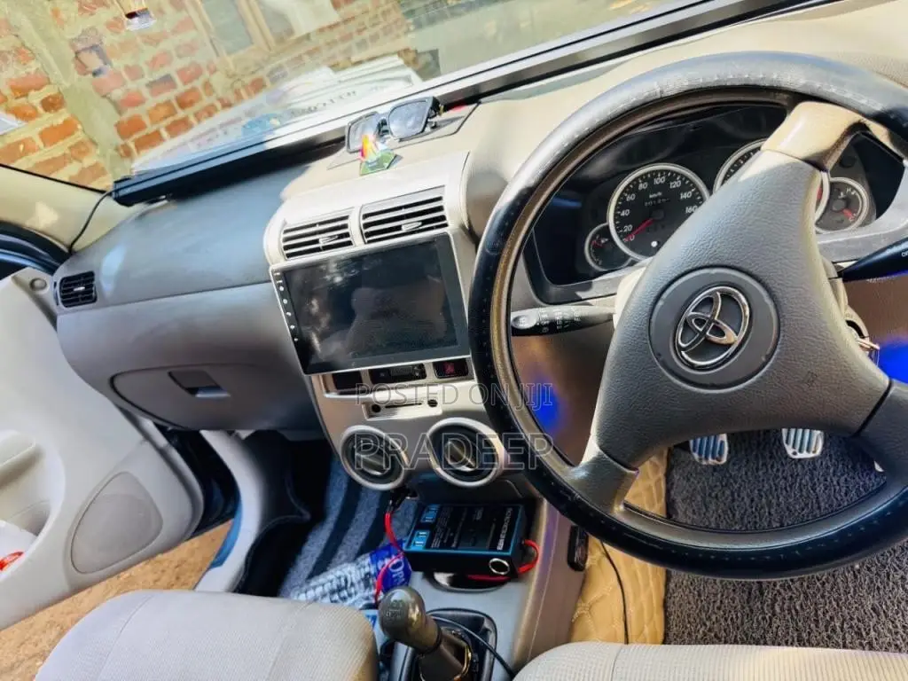 Toyota Avanza 2011 Car (Used)