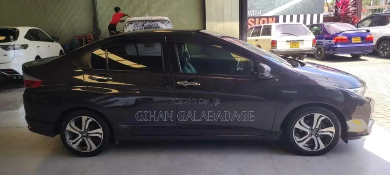 Honda Grace 2017 Car (Used)