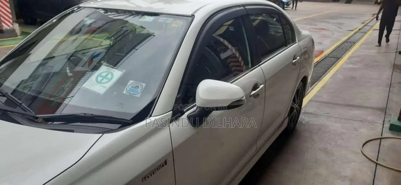 Toyota Axio 2017 Car (Used)