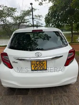 Toyota Vitz 2016 Car (Used)
