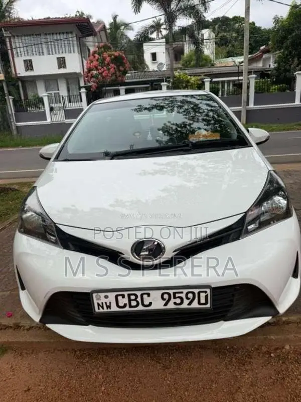 Toyota Vitz 2016 Car (Used)