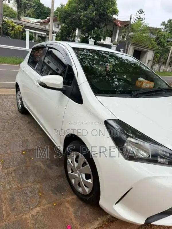 Toyota Vitz 2016 Car (Used)