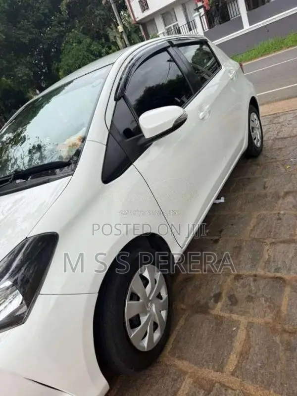 Toyota Vitz 2016 Car (Used)