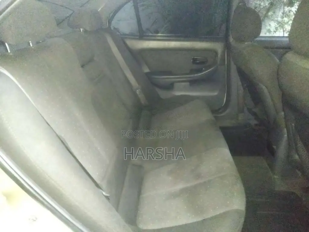 Hyundai Elantra 2000 Car (Used)