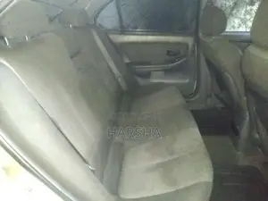 Hyundai Elantra 2000 Car (Used)