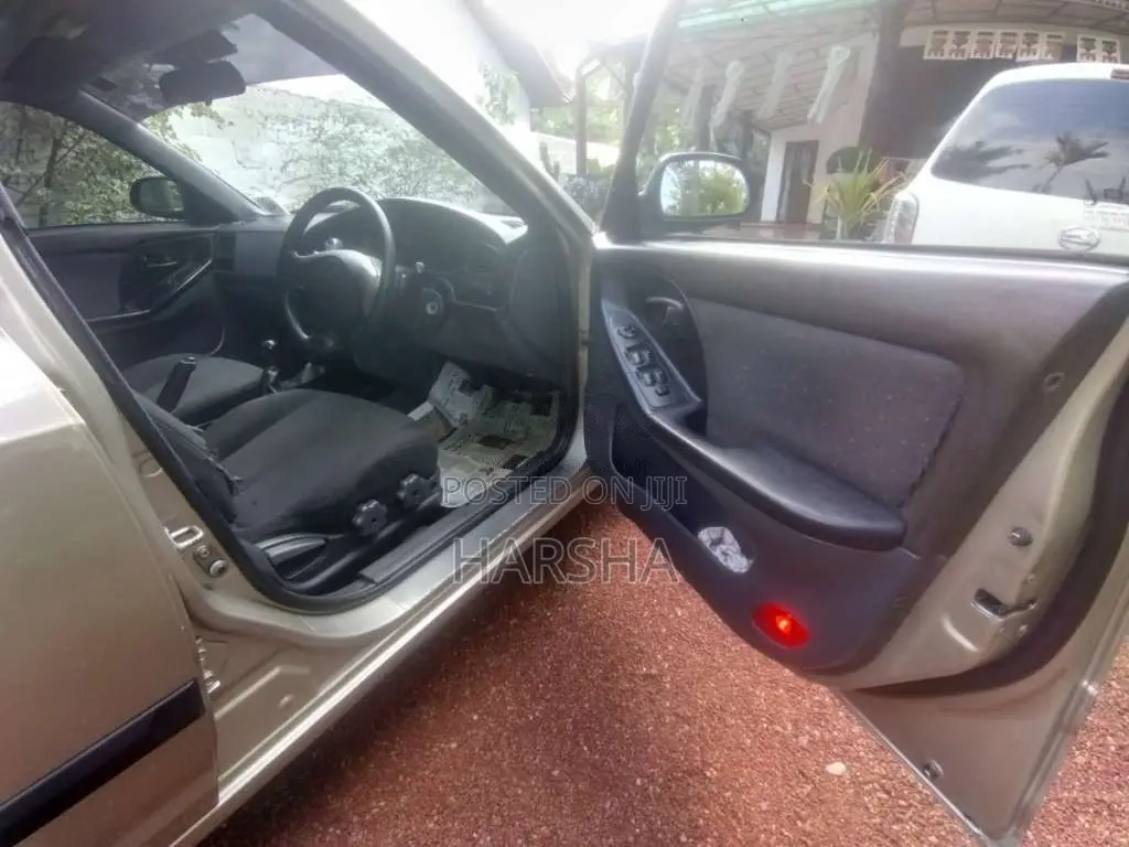 Hyundai Elantra 2000 Car (Used)