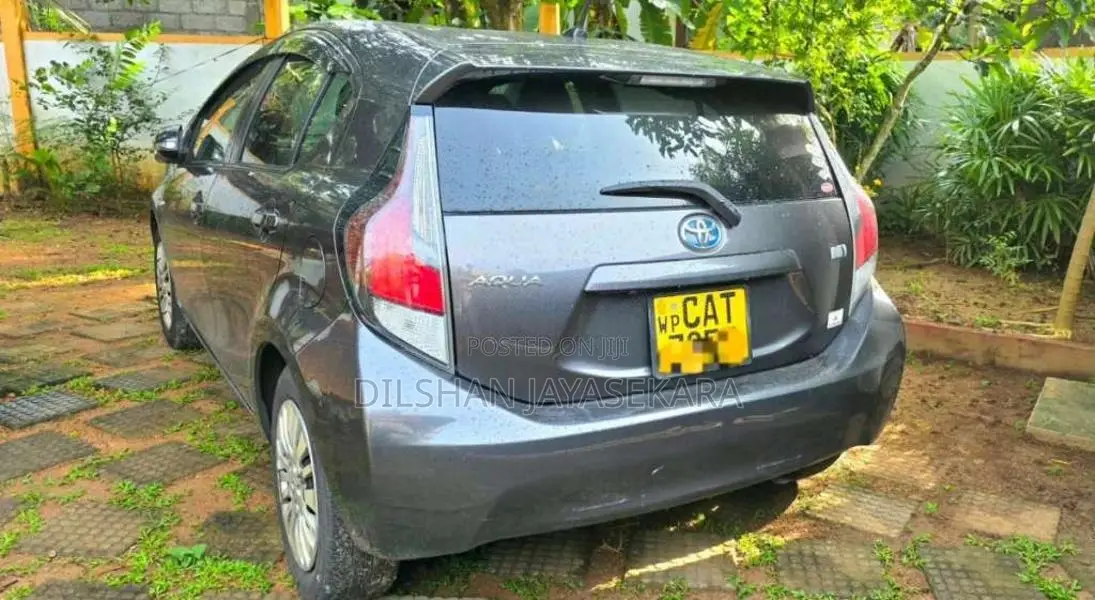 Toyota Aqua 2014 Car (Used)