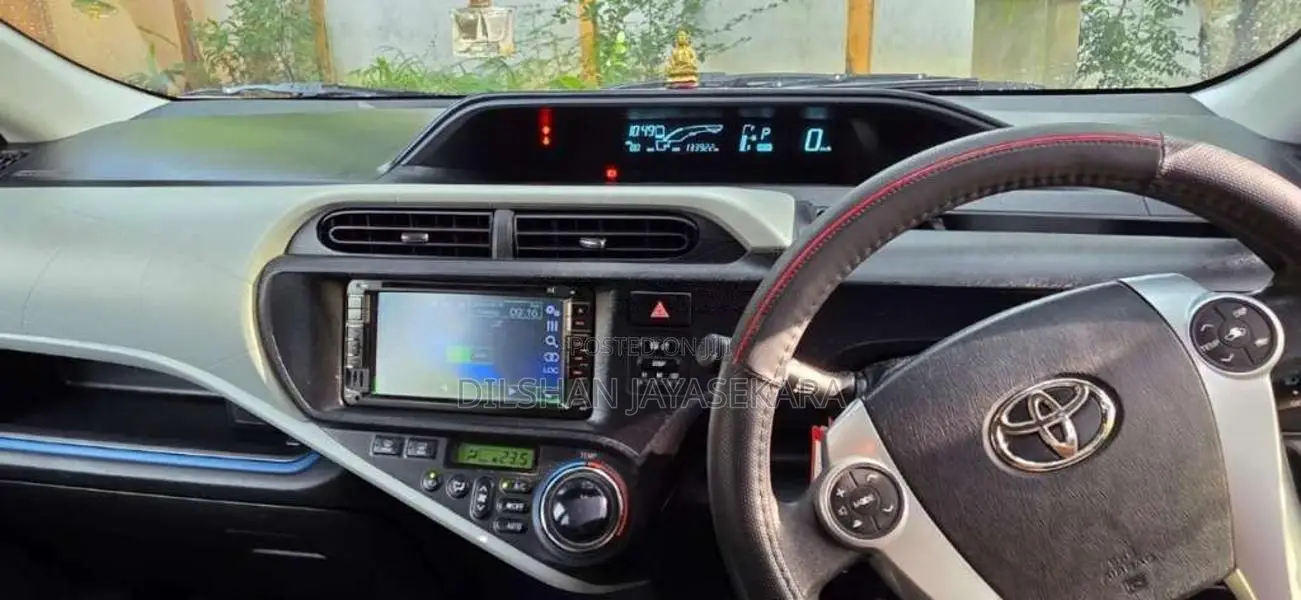 Toyota Aqua 2014 Car (Used)