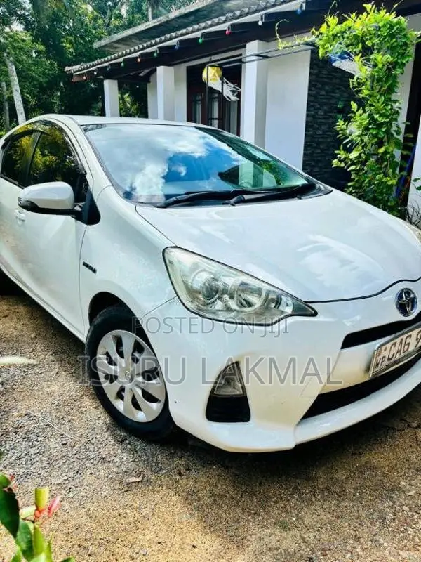 Toyota Aqua 2012 Car (Used)