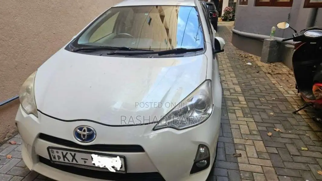 Toyota Aqua 2012 Car (Used)