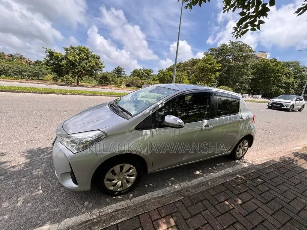 Toyota Vitz 2017 Car (Used)